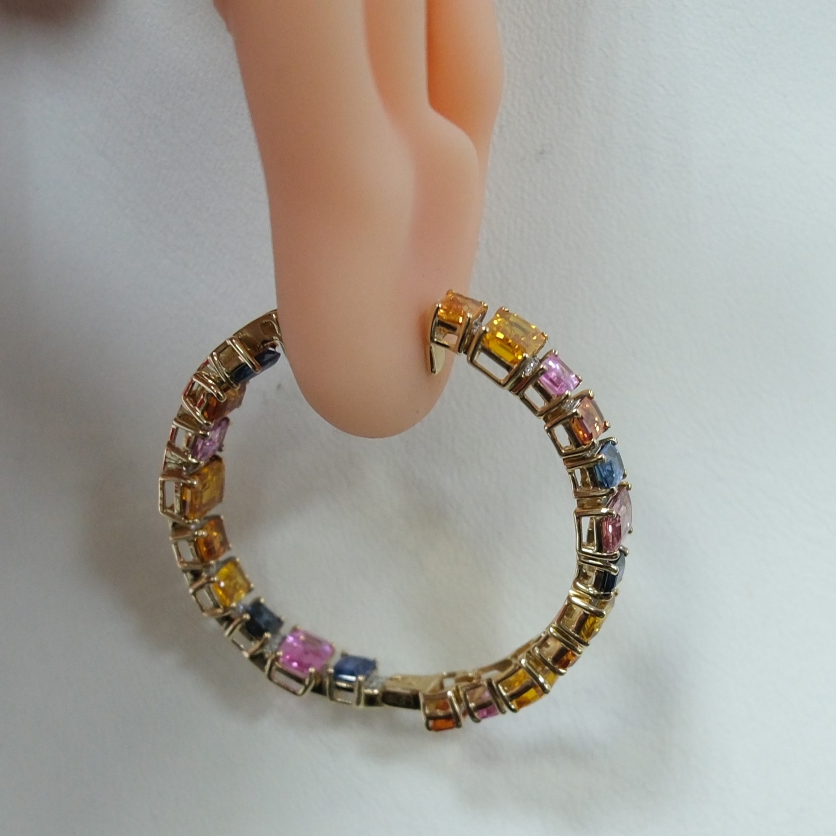 Серьги-конго из желтого золота с цветными сапфирами